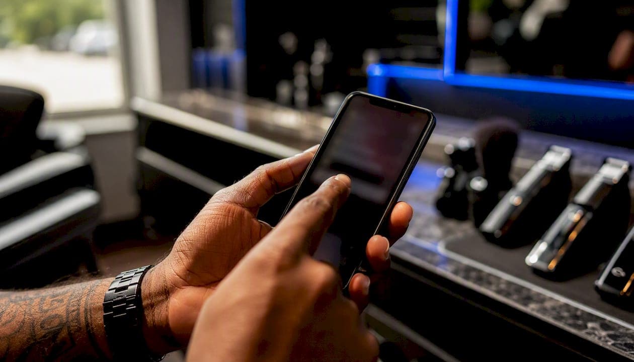 How to Add a Booking Link in Bio for One-Tap Client Bookings